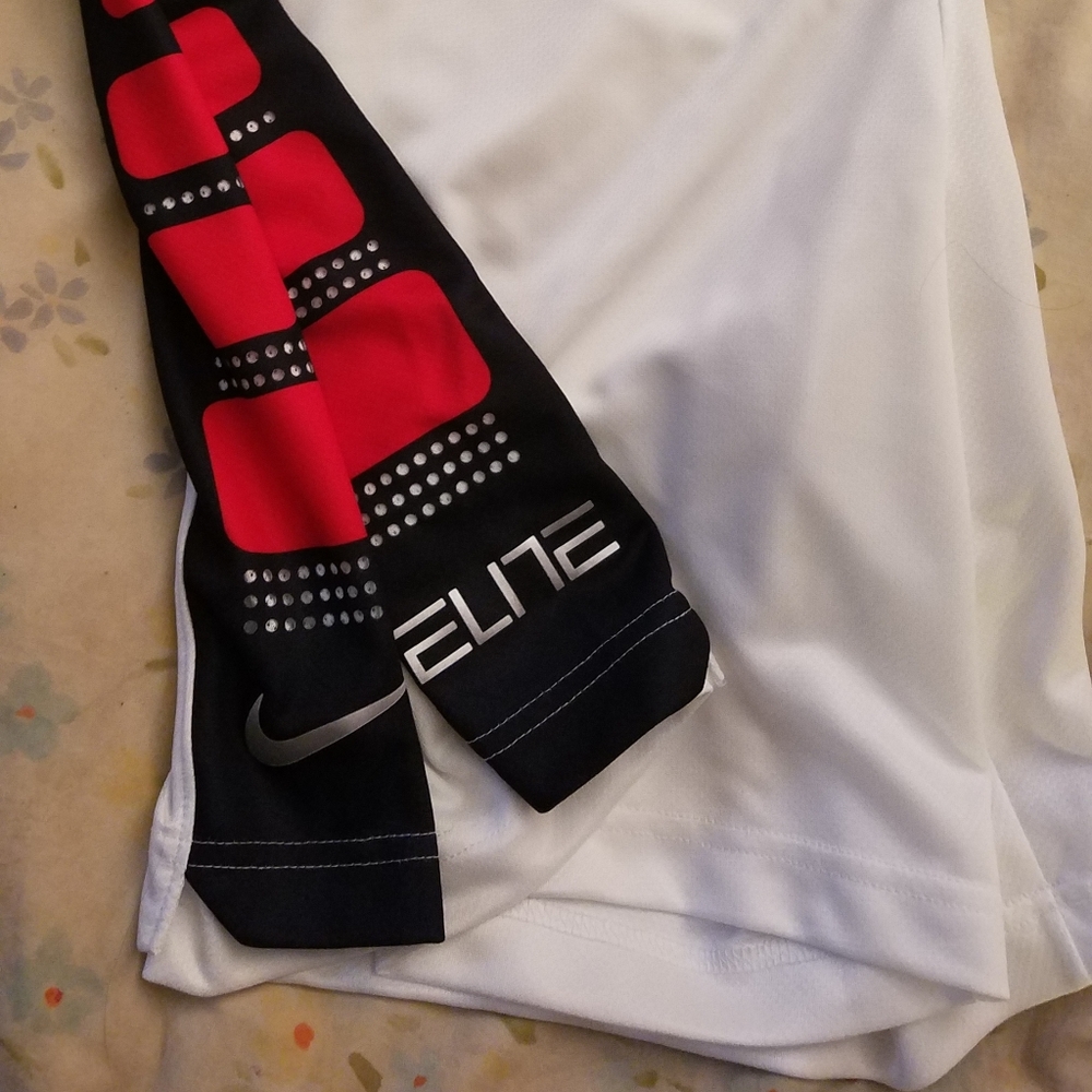 NWOT Nike Elite dri fit basketball shorts
